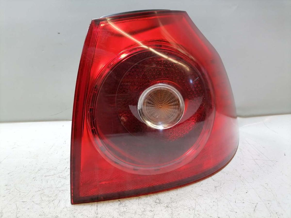 VW Golf 5 original R&uuml;cklicht R&uuml;ckleuchte Heckleuchte au&szlig;en rechts Flie&szlig;heck BJ04